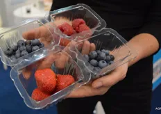 A fun novelty from Euralpack: the 4-in-1 packaging for soft fruit, for example. The individual punnets can be easily detached. A different type of soft fruit to bring to work or school each day as a healthy snack.