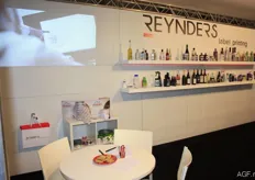 Reynders from Belgium labels many food products, including fruit.