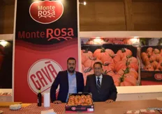 Francesc and Joan Llonch presenting the Monterosa tomato, of traditional Mediterranean flavour and harvested in winter.