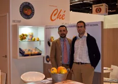 Germán and Bernardo Gómez, at the stand of Persimon Select, specialists in the production and marketing of Rojo brillante kakis.