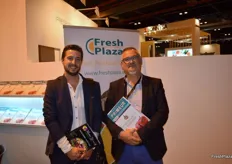 On the left, Vicente Benavent, manager of Wonder Fruit Spain, next to his father Vicente, manager of Puerto Transit, visiting the stand of FreshPlaza.