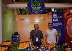 José Hernández and Ismael Martínez López, at the stand of Earmur, producers of limes, kumquat and grapefruit.