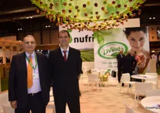 Carlos Rodríguez and Ivan Elias, of Nufri, promoting the apple brand Livinda.