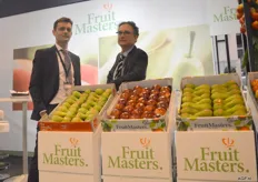 Fruitmasters, Fabien Dumont and Bertrand Gremon. The Migo pear is a club strain that is cultivated exclusively for Fruitmasters. Volumes are available! The pear is supplied in flowpack in a cardboard dish, besides in cardboard packaging. This pear is easy to eat (the friendly pear) thanks to its hearty structure and pleasant bite, and is semi-sweet of flavour.