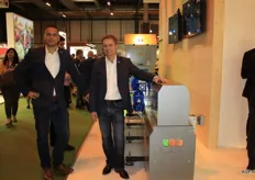 Romke van Velden and Evert-Jan Wassink of Sorma Benelux present the new Sorma sorting machine. The company can now supply an entire line, so besides packing machines they can also supply sorting machines.