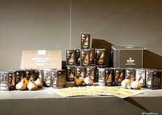 Amefruits with black garlic which is commercialized since february this year. The black garlic is made with the best purple garlic in Spain in a 100% natural process where the benefits and and properties of the black garlic are multiplied by 10.