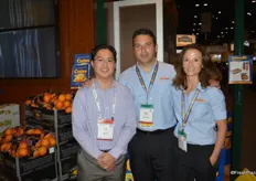 Kris Pedres with Meijer and Brano Popvac & Victoria Nuevo-Celeste with Sun Pacific standing next to boxes with heirloom navel oranges.
