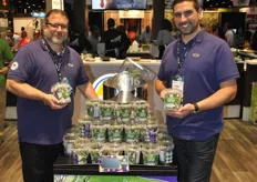 Scott Kress and Giuseppe Rubino from Sunset promote the Dill It Yourself™ Pickle Kit. A packaging that contains all ingredients to “Dill It Yourself”