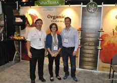 Luis Acuña, Deidre Smyreas and Tryg McIneroy from VivaTierra Organic. From January the company will start importing lemons from Italy. They also launched a new website.