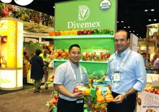 Luis de Saracho (Divemex) and Aaron Quon (Oppy) show their greenhouse produce. With organic produce and a special packing for ugly fruits, they are definitely react to the markets demands.