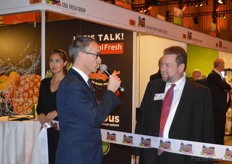 Cutting the ribbon - Aldrik Gierveld, Director European Agriculture and Fisheries Policies and Food Security/Deputy Director General Agriculture and Nature, Ministry of Economic Affairs, The Hague with Jim Prevor.