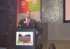 Jim Prevor hosts the panel on 'Increasing consumption for the good of the nation'