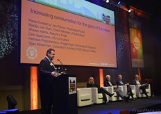Panel: Shawn Harris, CEO of Nature's Pride, Dick Spezzano, US consultant formerly vice president of produce and floral for The Vons Companies, Herman Peppelenbos of Wageningen UR, Sijas Akkerman, Consultant, former NGO Natuur & Milieu.