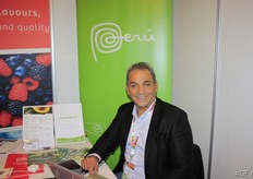 José Antonio from Gol Import SA (Peru). In the stand from the Trade Commussion of Peru were three companies, one was specialized in avocados and another one in citrus.