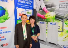 D&D Electronics designes and manufacturers equipment to wash and disinfect fruit and veg. The company is from Korea. On the photo are Soongi Seo, CTO, and Yeonhyang Jang, responsible for Overseas Sales.