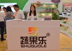 Warm welcome at the booth of ShuGuoLe.