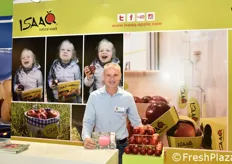 Jurgen Braun at the KIKU stand, which focused on the ISAAQ snack apple, developed by CIV and KIKU and dedicated to the great Isaac Newton.