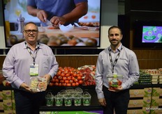 Dean Taylor and Peppe Bonfiglio with Sunset Mastronardi. Dean shows a pasta kit that includes minzano tomatoes, pasta and a seasoning packet. The new product is part of the company's meal solutions line.