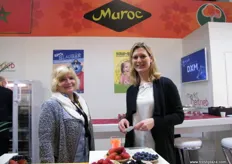 Sonja Lucker with a colleague at the Fresouer (Moroccan stand); fresh and frozen strawberries are the main products.