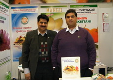 Mr. Asghar (l) with Mr. Muhammad Ramzan (r), both from Al Mairaj (Pakistan).