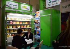 Rafael Zwoinski from FructoFresh speaking with a client.
