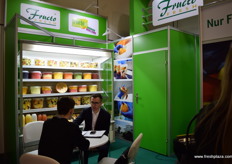 Rafael Zwoinski from FructoFresh speaking with a client.