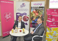 Philippe Jean from Cofruid’oc on the left with a customer