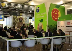 Many conversations at the Invest-export Brussels stand, where importors from the European Centre from Brussels were gathered to receive their customers.