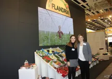 Thais Mees and Nele van Avermaet from VLAM with the various vegetables. The ladies will be present at many foreign fairs again this year, including Foodex, CPMA and India Fresh Produce.