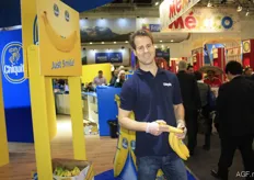 The Chiquita promotor is usually female, but this time a man handed out the bananas.