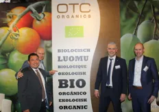 OTC has considerably expanded its product range. (Greenhouse) vegetables have now regained a prominent role and growers have started several projects in West Africa, with products such as organic pineapples from Ivory Coast and mangoes from Burkina Faso. In addition, they are working hard to expand the production of avocados, mangoes and limes in Latin America. From left to right: Alexander Restrepo, Fred Kloen, Matthé Hendrikse and Edward Out
