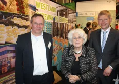 The Westland industrial park was promoted as the 'Gateway to Europe'. In the photo, lobbyist (and former minister) Karla Peijs amid Hermi Rijsdijk of ABC Westland and Gerard Hofman of Honderdland