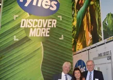 Banana importer Fyffes imports about 900,000 boxes of bananas every week. Coen Bos, Linda Ohlsen and Bas Hesselink.
