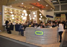 Large crowds at the new NNZ stand. A large line of potato packaging with natural materials and a new line of miniature snack packaging for use in vending machines.