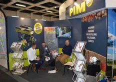 Pim Machinery: Jouke van der Meer finishes a deal for the delivery of a complete onion processing line, with palletiser machine, with a Spanish customer at the Fruit Logistica.