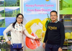 Hunter Zhang and his wife of Xiamen Topsource Trading, exporter of Chinese pomelo. Hunter is the director of the company.