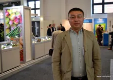 Henry Zhang of Jining Fangda Impor & Export, exporter of garlic.
