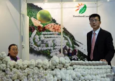 Zhang Haifeng and Han Tao of Jining Tianshan, specialist in Chinese garlic.