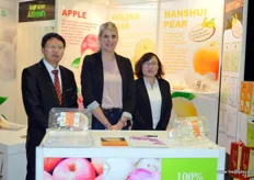 Field Nie and Judy Pang represent All Fresh Qingdao O'natur Bio-Tech, specialist in Chinese organic pears. In the middle is Kathrin Harden of Spettmann.