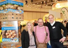 Robert Koch (middle), owner of Johann Koch e.K. is happy to welcome the guests to the exhibition stand together with his daughter Franziska and his co-worker Ioannis Ioannidis. The product range has recently been expanded with various foods, amongst them ginger and dates.