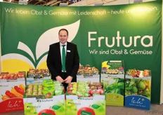 Franz Kneissl, Head of Project Management & Marketing proudly presents the products at the Frutura Fruit and Vegetables Kompetenzzentrum GmbH stand.