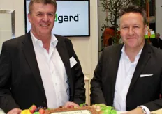 Bert Schmitz from Horticulture Schmitz and Landgard Chairman of the Board, Armin Rehberg, congratulate Fruit Logistica on their 25th anniversary with a wonderful cake.
