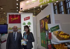 Stand of Tana, a Murcian company specialised in fresh and processed citrus products, with Blanca Martínez. They are now also marketing mangoes and avocados.