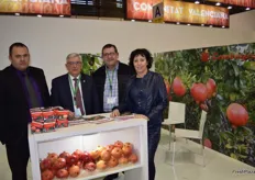 Management and commercial team of Cambayas, Europe's largest cooperative of pomegranate producers. Its specialty: the Mollar de Elche pomegranate.