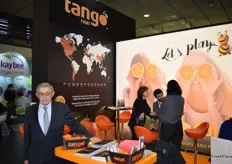 José Pellicer, business development director at Eurosemillas, promoting the late seedless mandarin variety Tango.