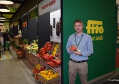 Tom Llombaerts, Production manager at Semillas Fitó, promoting Monterosa tomatoes, one of the products that has attracted the most interest at the fair.