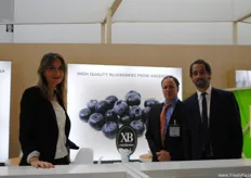 Carlos Stabile, of Samconsult, also known for the Argentinian Blueberry Committee (ABC) present at the Extraberries Argentina stand with Carla Ginovilli and his colleague.