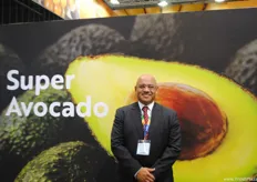 Arturo Medina, of Prohass, promoting this Peruvian avocado association.
