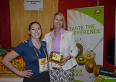 Caitlin Klueber with Oppy and Karen Caruso with Zespri, showing Sungold kiwis.
