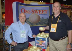 Mark Breimeister and Brian Kastick with Oso Sweet, showing sweet onions from Peru.